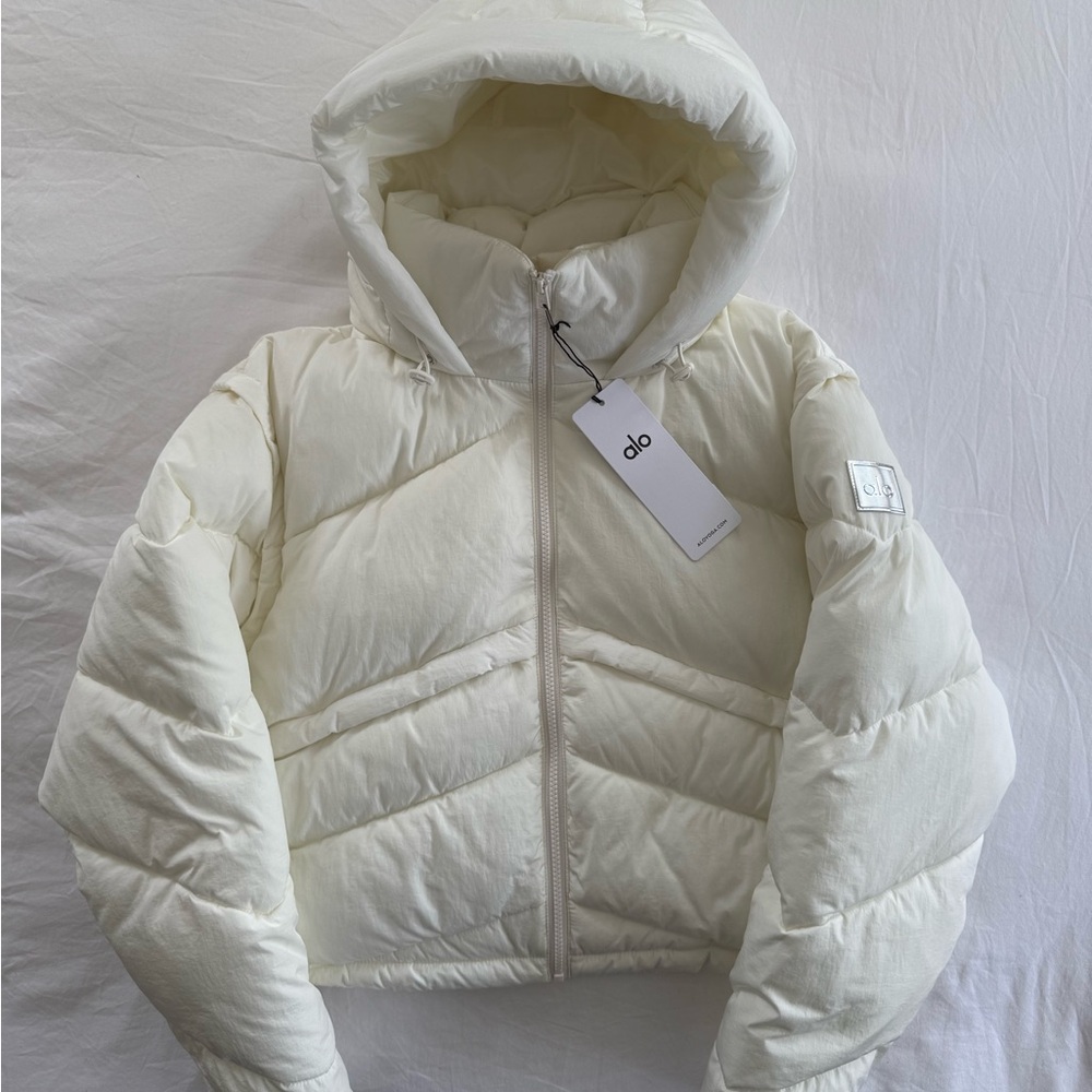 Alo Yoga Glacier Puffer Jacket Ivory Size M - New With Tags MSRP: $288